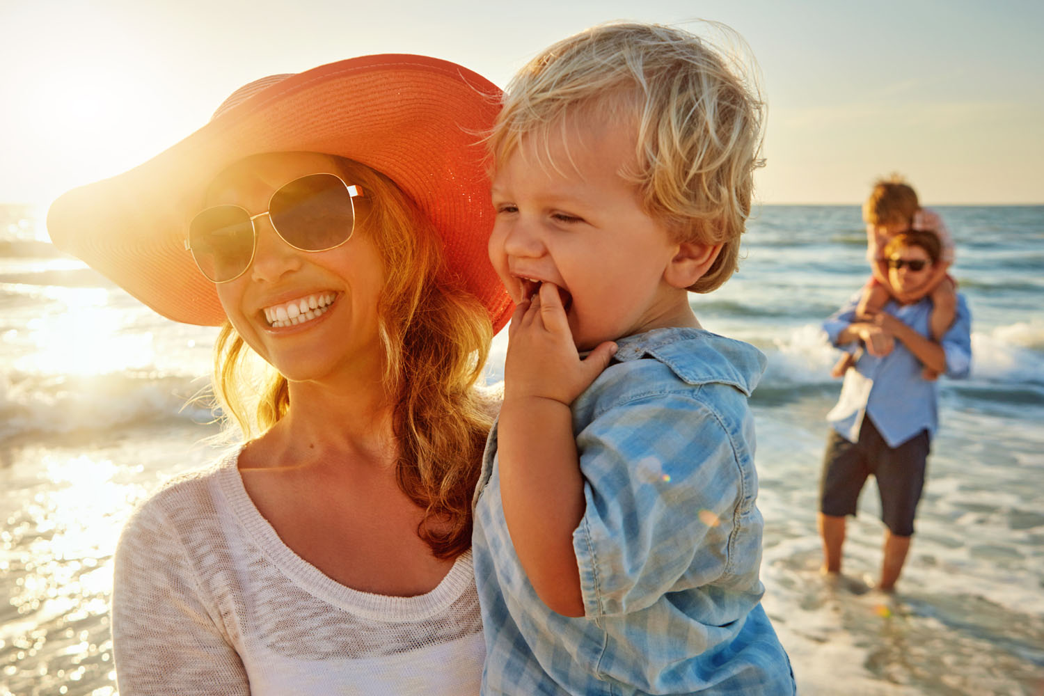 OakLeaf Direct photo with happy family on the beach